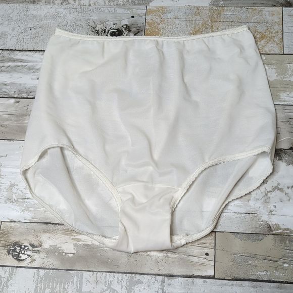 Bali Intimates & Sleepwear Vintagesheermesh White Gusseted Bali